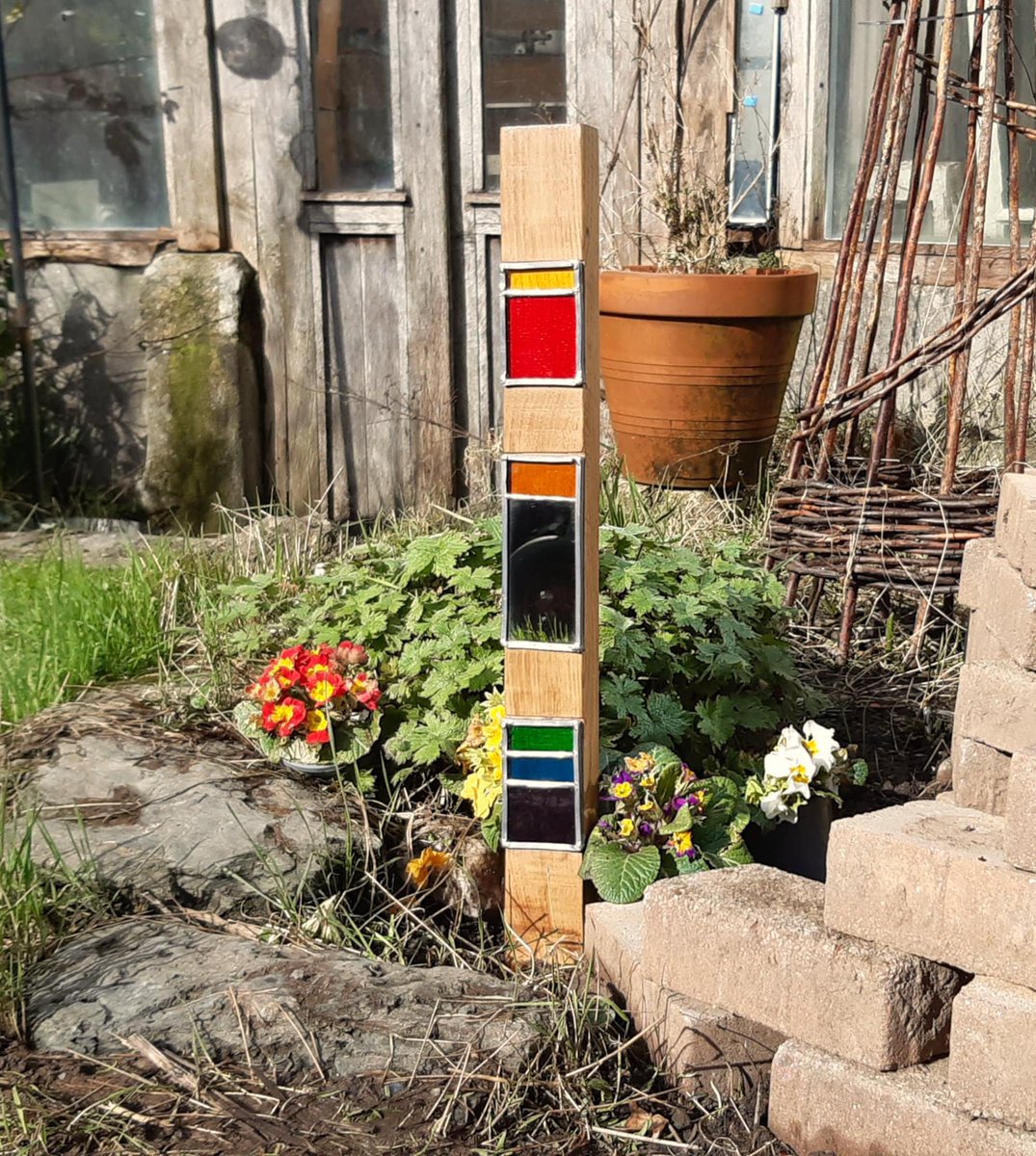 RoopDoopD's tweet photo. Wood and Glass Garden Sculpture. Stained Glass Mirror Decoration. Reclaimed Wood Garden Art https://t.co/HhxD77ju8U #ChickenPink #Etsy #Friluftsliv https://t.co/lQB7PCjtEl