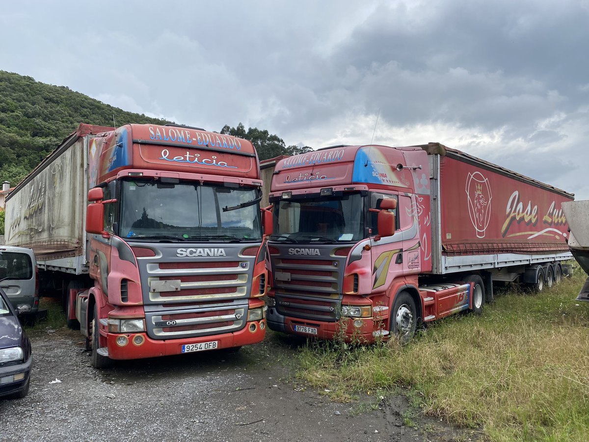 slot070's tweet photo. 2 dikke Scania’s V8 staan weg te roesten in Santander 🇪🇸
#scaniav8 #eeuwigzonde #oldschool #R620 https://t.co/CAGs1NZnLe