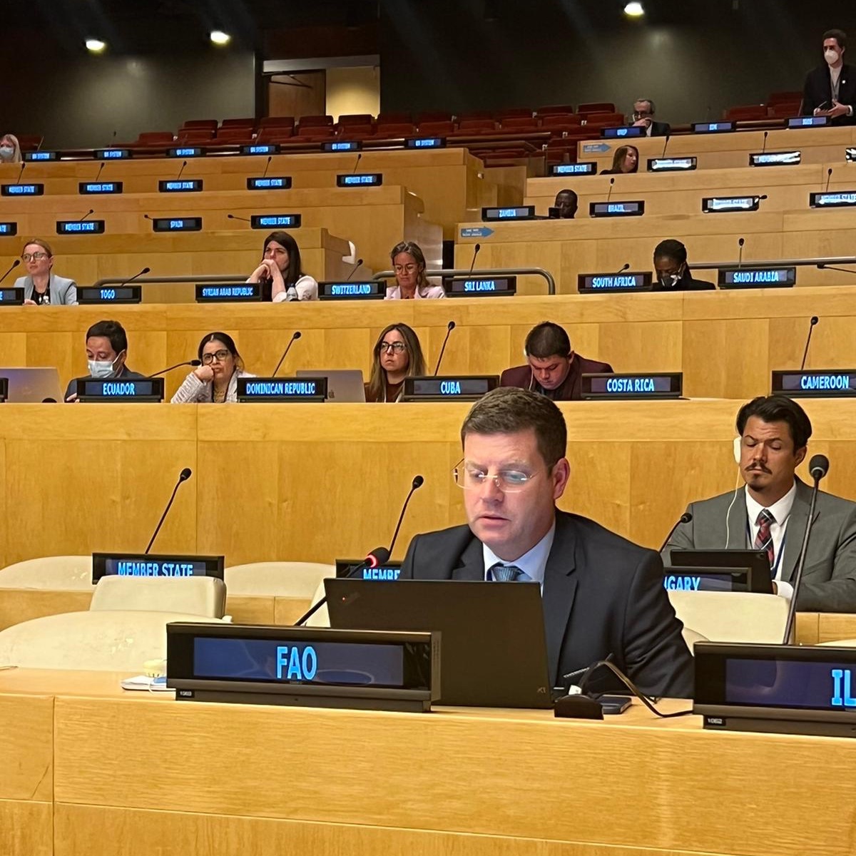 FAONewYork's tweet photo. 'Food assistance provided after the worst-case scenario is essential, and saves lives.

But unless = priority is given to boosting local food production &amp; making agriculture + resilient, acute hunger will continue 📈'

~ @FAONewYork's Conor Elliott at #ECOSOCHAS closing session https://t.co/goFt0ZwhBu