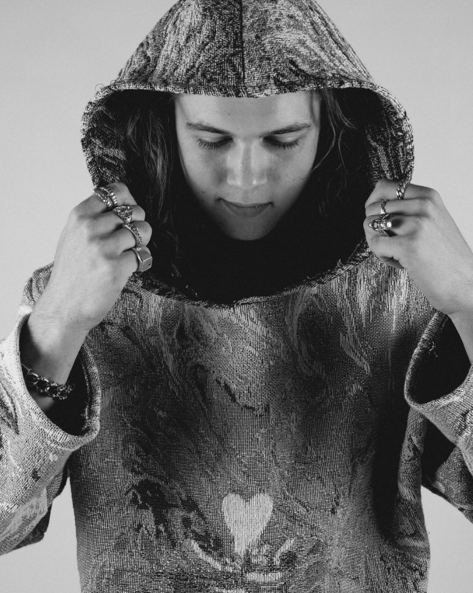 CraigBramscher's tweet photo. @_AliensAmongUs Soon, https://t.co/I0BtE87uqQ collab for meta and IRL clothing as NFTs!   https://t.co/4tisr63HOZ.  . #NFT #IRLclothes #MetaClothes https://t.co/4agRTSyn23