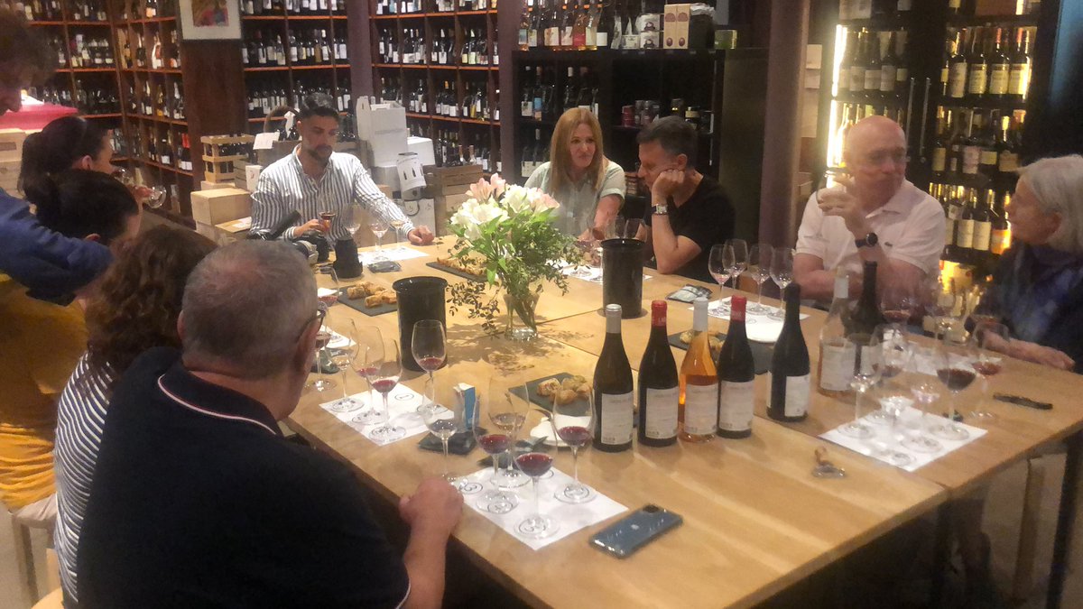 expertoenvinos's tweet photo. Gran Presentación en @reservaycata de los vinos de #Daroca Bodega Laderas del Jiloca con #Misticos 🍷🍷 https://t.co/DM2Kig2b5Q