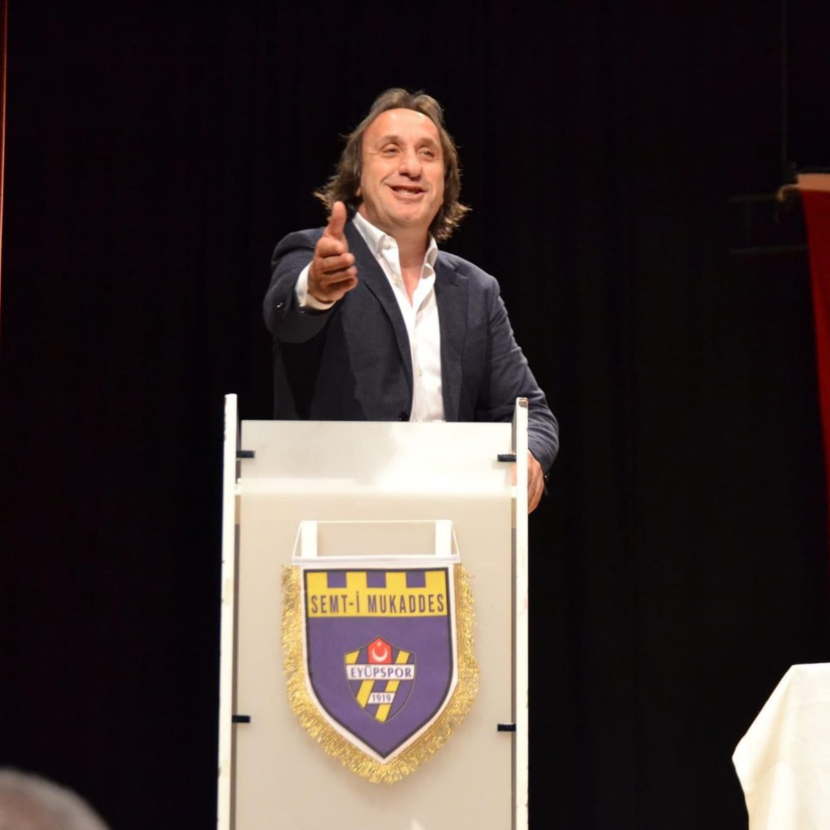 gsarayruhu1905_'s tweet photo. Eyüpspor Başkanı Murat Özkaya: "Ben Galatasaray'a hizmet etmek için her zaman varım. Aslolan Galatasaray'dır." https://t.co/lM9qPBMcPq
