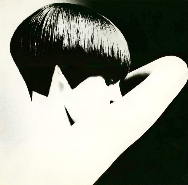 #GraceCoddington models the Five-Point Cut by #VidalSassoon 1965