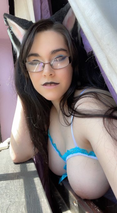 1.5 hours until showtime. How red do you think my ass is going to be by the time @GothSophia is done<a href="/tag/justmagicalgirlthings"class="tags"><span>#justmagicalgirlthings</span></a>