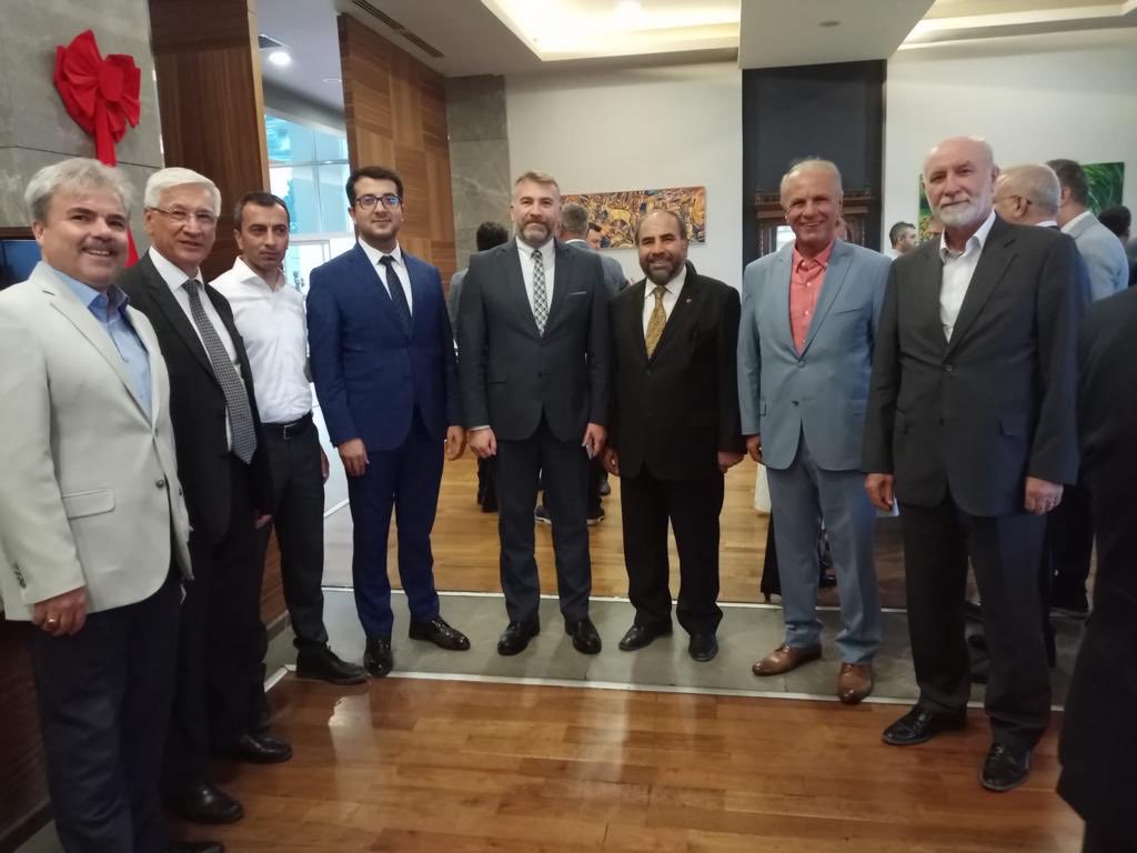 Ankara’da Sn Valimiz Rahmi Doğan onuruna Hatay Vakfımızca düzenlenen yemekte değerli hemşehrilerimizle de hasret giderdik.Tabii ki gündem başlığı Hatay ve Hatay’lılar..