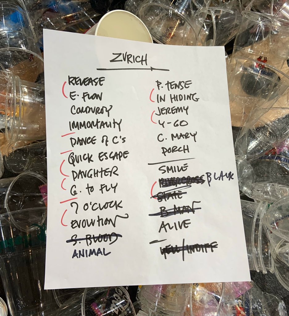 PearlJam's tweet photo. Danke, Zürich! 🇨🇭 https://t.co/I6YS50lrqO