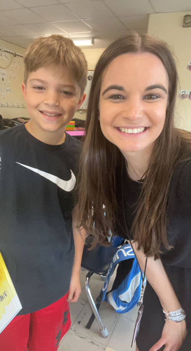 MissKRochford's tweet photo. Some of my very first, FIRSTS!✨💙💛 So much fun signing your yearbooks today and giving you one last send off✨🌻 #Rochstars #firstgradecrew #WeAreBethpage https://t.co/BVj5G0nj40