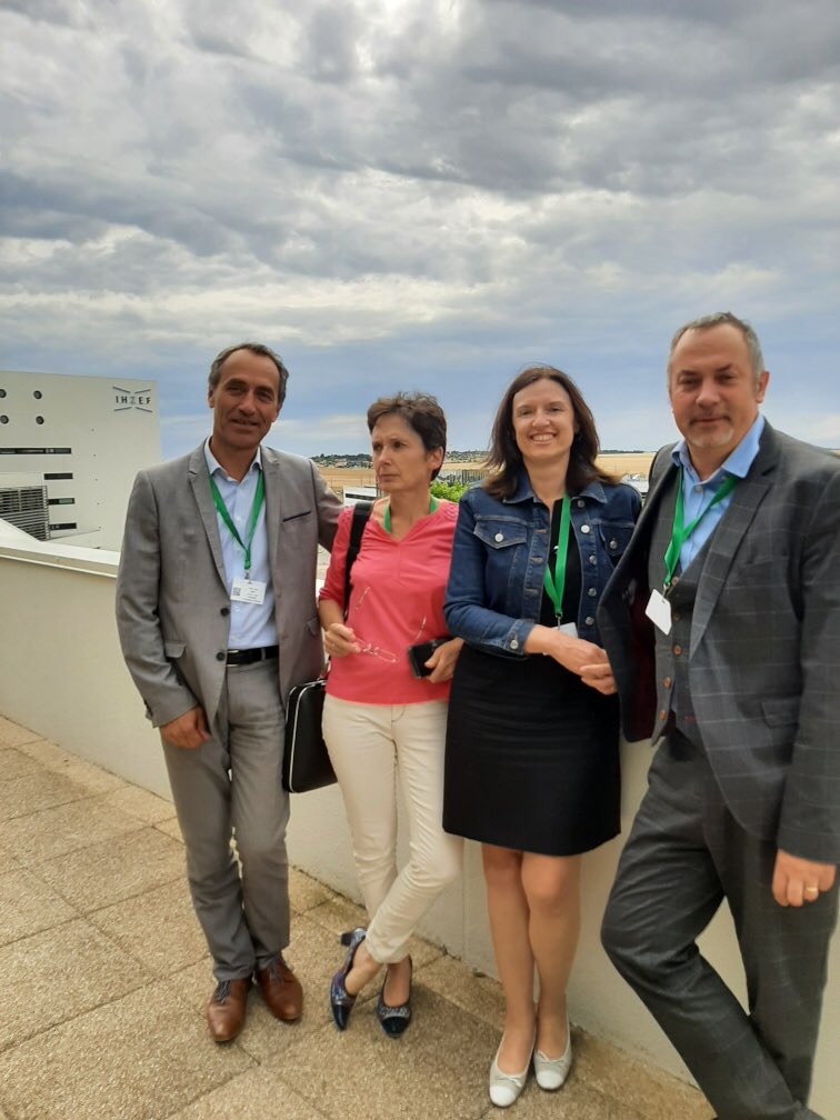 ienreimsest's tweet photo. Une partie de la team « experts associés » @AcReims sur le toit de l’@ih2ef.  ➡️l’occasion de renforcer  l’interdegré 👍 https://t.co/ZSVYPPeULf