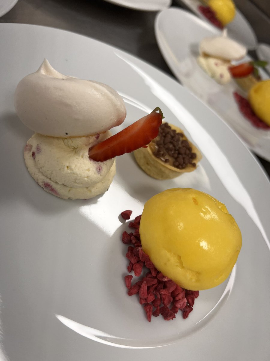 Another day another function this time for the MCC Cricket Dinner <a href="/EBCollegeLife/">Eastbourne College</a> <a href="/CallumCBennett/">Callum Curtis-Bennett</a> <a href="/HolroydHowe/">Holroyd Howe</a> <a href="/sandraoakes11/">sandra oakes</a>