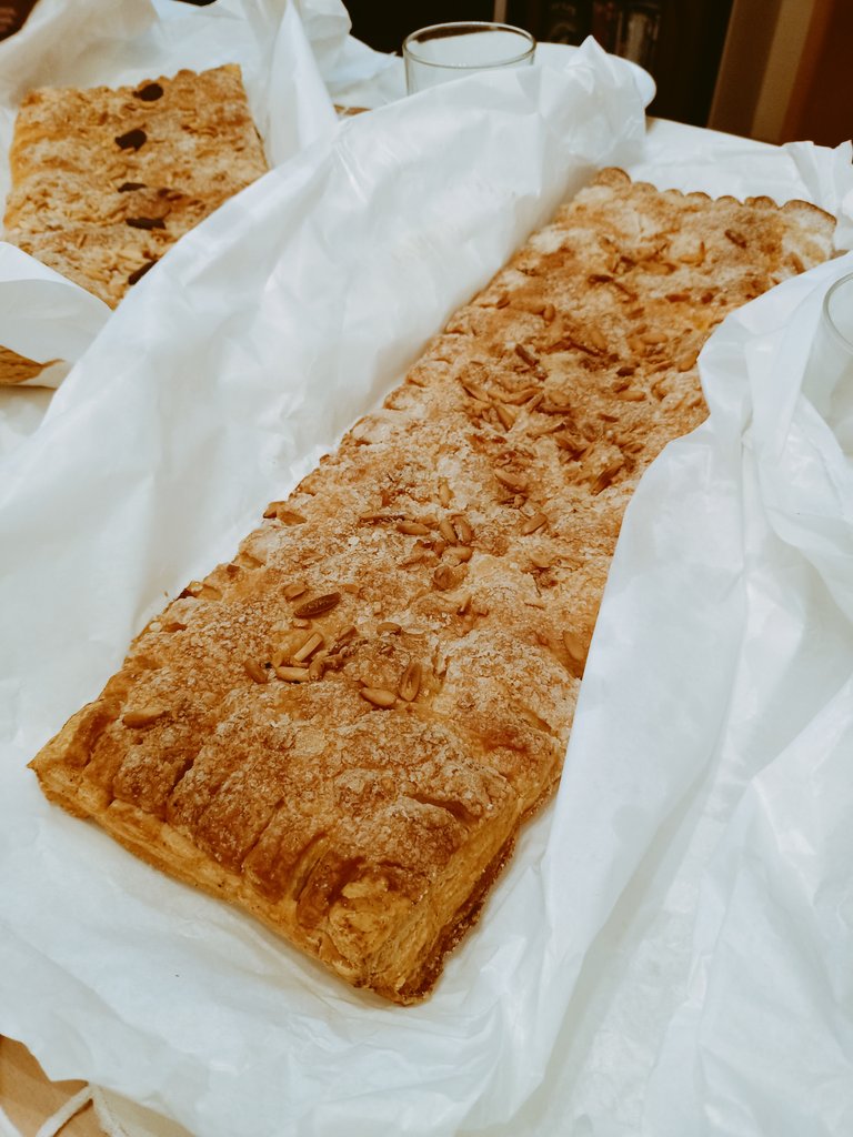 Possiblement la millor coca de Sant Joan del món, la del Forn Freixenet a Sabadell !!!! <a href="/lciuro/">Lourdes Ciuro</a> <a href="/assumpciopuig/">assumpció puig hors</a>  <a href="/ramonbacardit/">Ramon Bacardit</a> <a href="/jorditurull/">Jordi Turull i Negre</a>