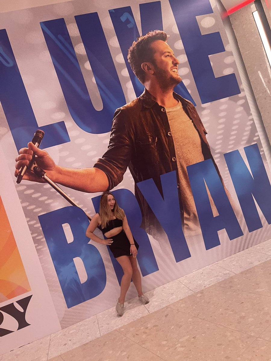 alwaysteamluke's tweet photo. When I tell you this man’s picture is legitimately EVERYWHERE in Vegas… https://t.co/LQcLU8PVY0
