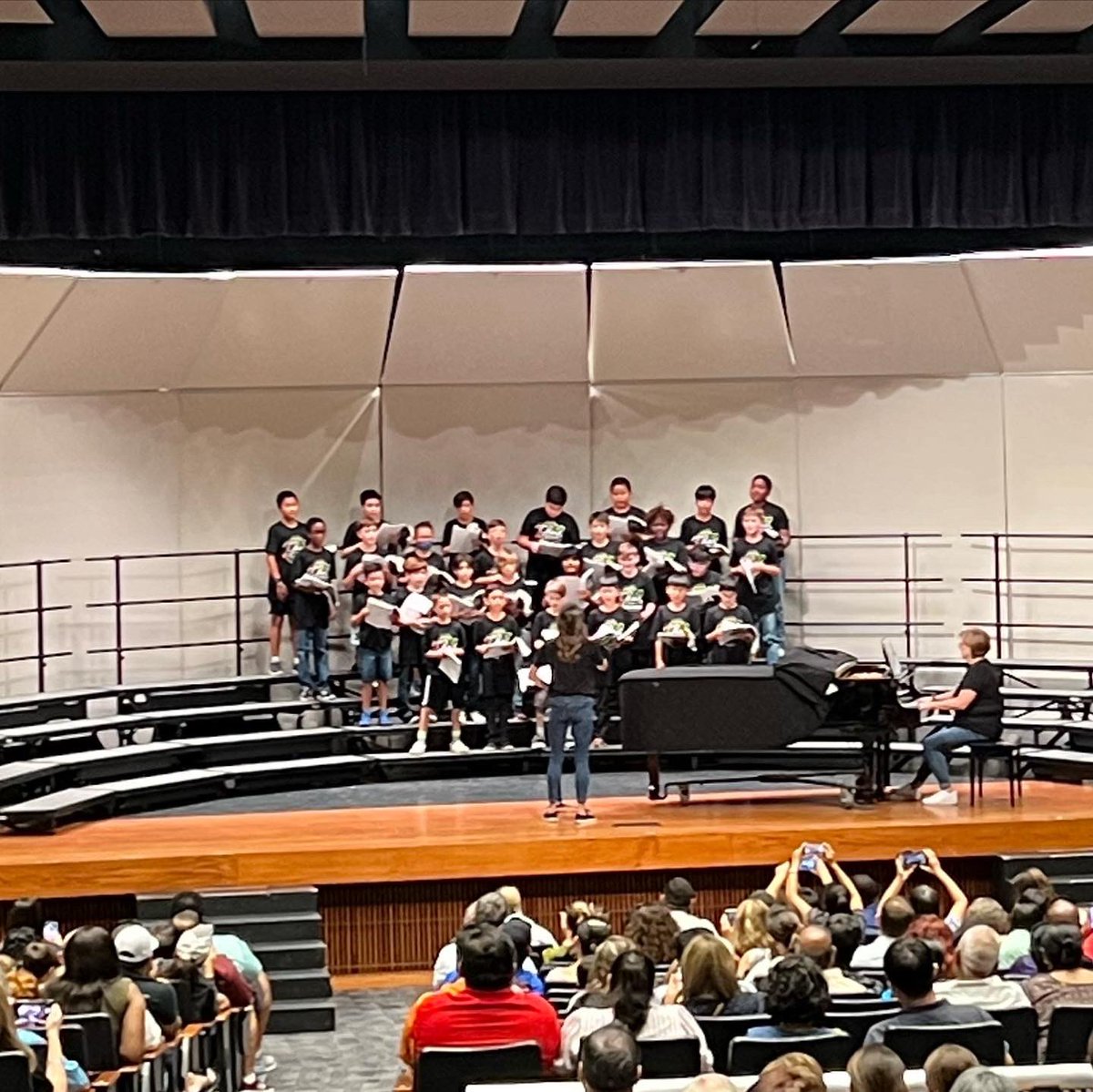 SLJH Choir tweet media