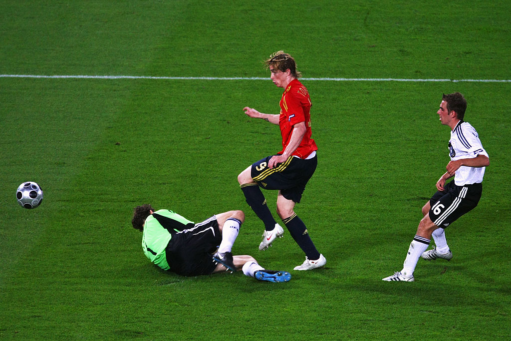 UEFAcom_es's tweet photo. 📷 La cronología de un gol para la 𝙃𝙄𝙎𝙏𝙊𝙍𝙄𝘼 🇪🇸

#EURO | @SeFutbol | @Torres https://t.co/rOOhES3Jj5