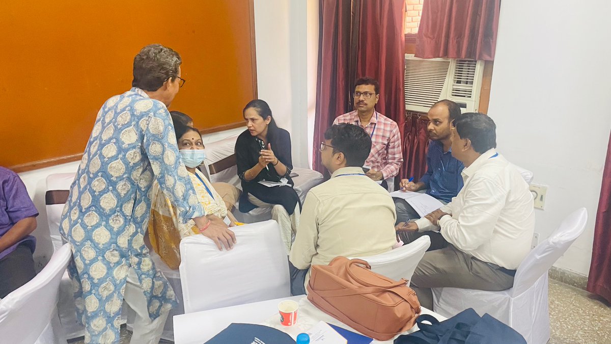 VYKIndia's tweet image. The sessions were addressed by Dr. Harish Vasishth, ED-Credibility Alliance. He also shed light on the problems usually faced in the resource #mobilization process and carried out group activities to help the participants understand the issues through #ProblemTreeAnalysis.