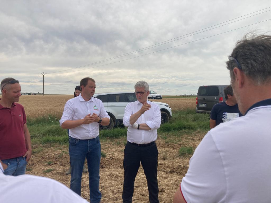 Quelques jours après l’élection, direction Beaumont-du-Gatinais pour mon 1er déplacement de #député. L’occasion de constater les dégâts des grêles de dimanche sur les cultures…jusqu’à 100% de pertes. Dans cette épreuve, je serai aux côtés des agriculteurs pour les défendre.