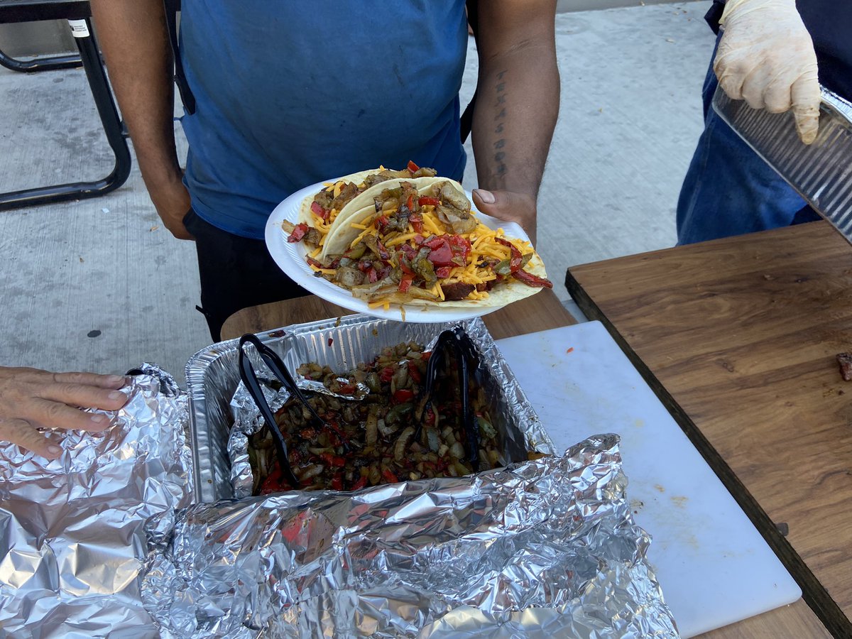 whitwellma2's tweet photo. Celebrating Best In Class Customer Service as well as a record wage increase with a fajita feast fresh off the grill in Big D!! https://t.co/cxhiEuTSuA