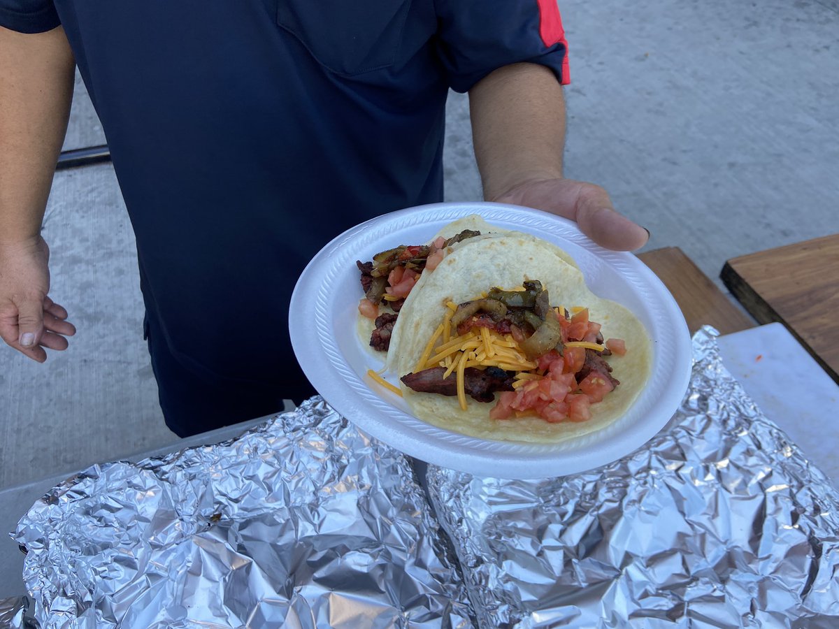 whitwellma2's tweet photo. Celebrating Best In Class Customer Service as well as a record wage increase with a fajita feast fresh off the grill in Big D!! https://t.co/cxhiEuTSuA