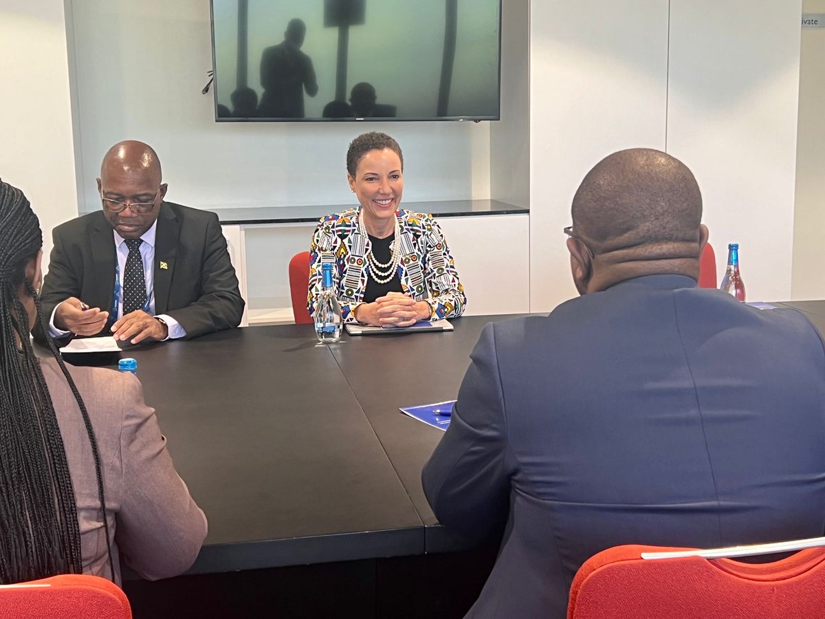 kaminajsmith's tweet photo. 1/2 Today I had the honour of meeting with Sen. the Hon. Manqoba Khumalo, Minister of Commerce Industry and Trade of the Kingdom of Eswatini 🇸🇿 .
#KJSforCSG #CHOGM2022 https://t.co/bTCASAYS1i