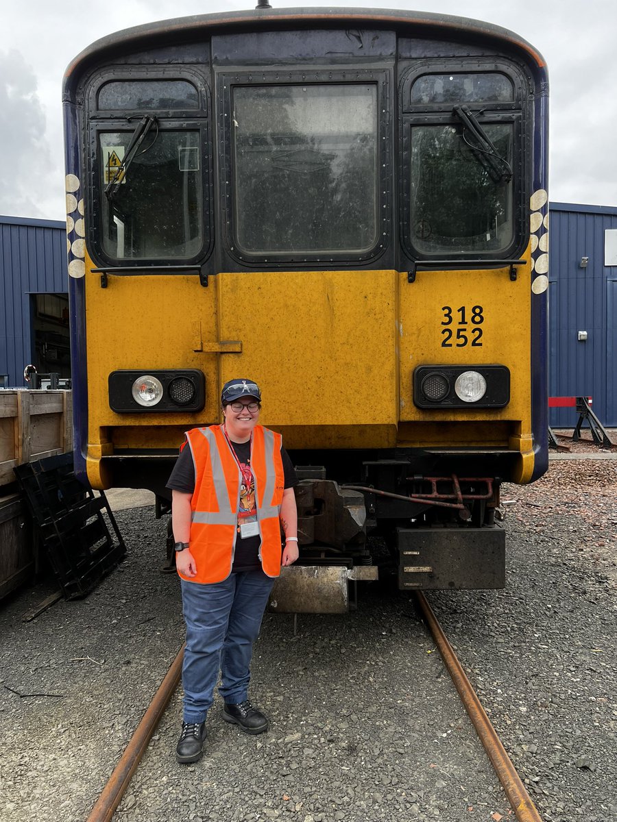 Was lucky enough to visit Shields Depot today for the #InternationalWomenInEngineeringDay needless to say I really enjoyed myself! Thanks everyone there for having us! 

If any women are interested in engineering I encourage you to get into it!
