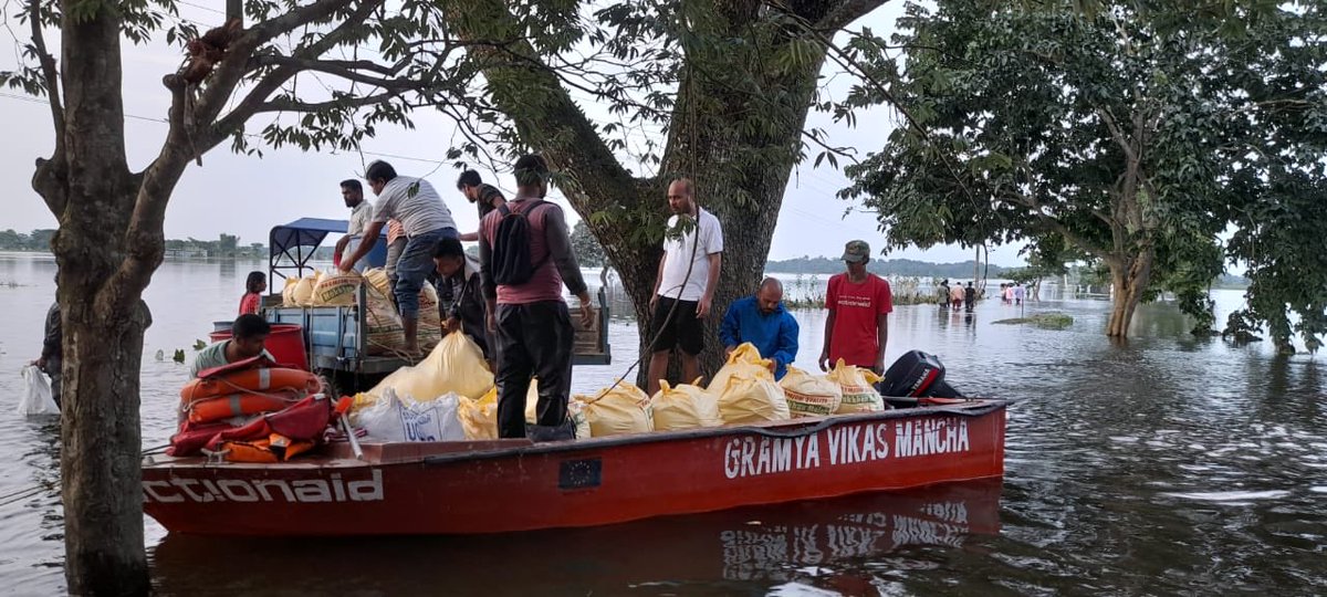 dipalisharma02's tweet photo. ⁦@ActionAidIndia⁩ teams reaching out with relief support to those affected by floods in Assam! 
#AssamFlood
#NorthEastFloods ⁦@ActionAid⁩  ⁦@StartNetwork⁩ @sphereindia⁩ ⁦ ⁦@ASDMA_Assam⁩ ⁦@sara_almer⁩ ⁦@GretaThunberg⁩ ⁦@imVkohli⁩ https://t.co/Nnco4mMoMX