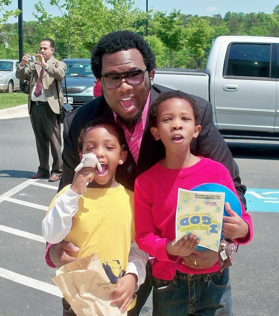pligate's tweet photo. Best of Throwback Thursday - With My Boyz J&P Picking them up from Sunday School. I remember My Leftside Face being Swollen so bad as a result of wisdom teeth extraction 🤣🤣🤣 #Truth #MaPROMO #tbt❤️ #life https://t.co/f43QqurRCv https://t.co/SjaOPXCUeS