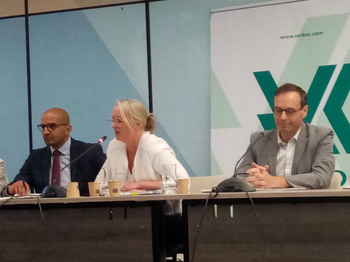 concertation sur l implantation @VerkorSA atelier #Emploi #formation ce soir à la cte urbaine de Dunkerque. Des opportunités pour nos publics en recherche d emploi via la formation 👍