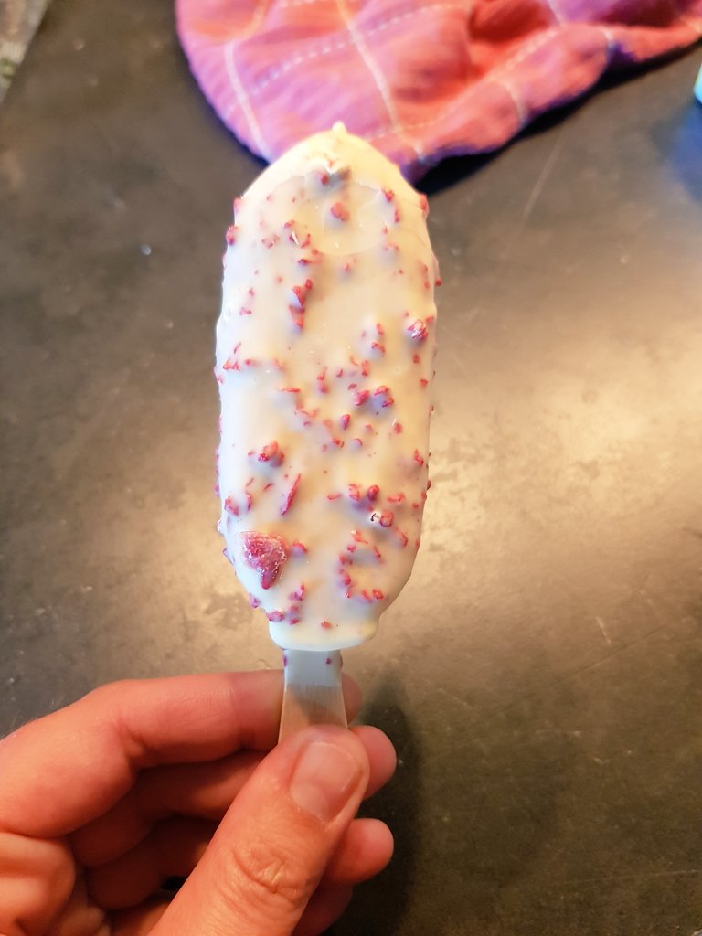 sietske90's tweet photo. Dat was een lekker toetje😋🥰 
#wittechocolade #framboos https://t.co/dQ0G1mR7th