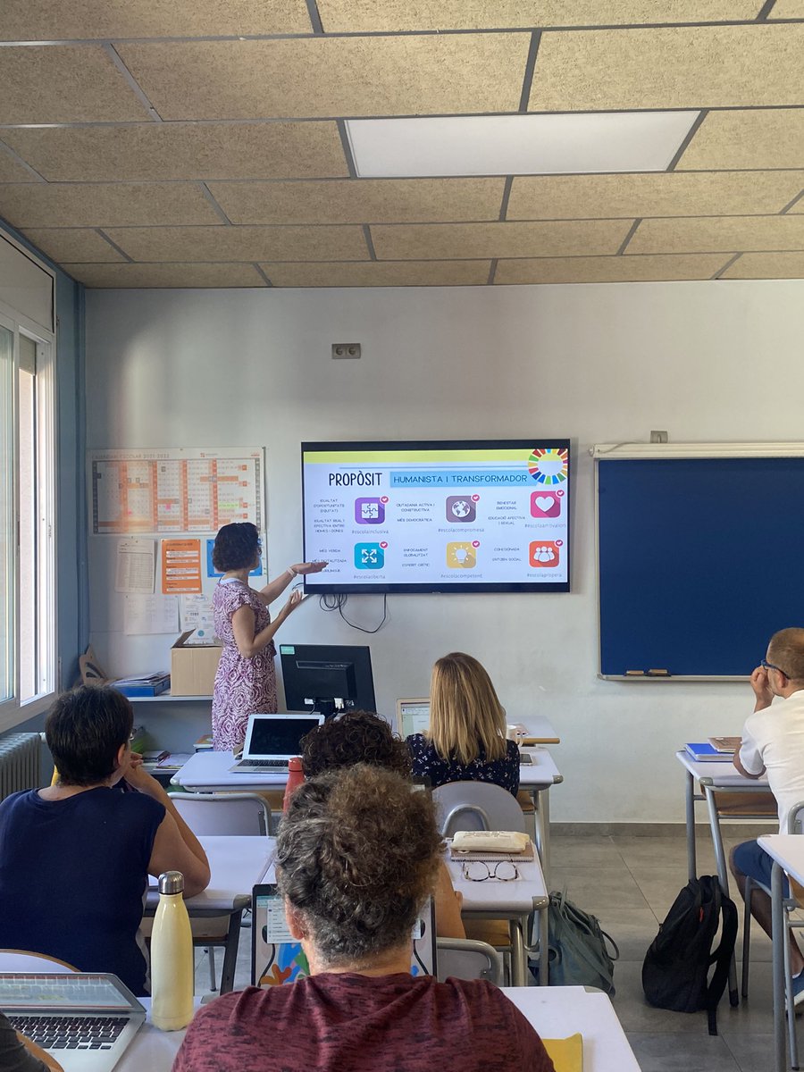 VedrunaTordera's tweet photo. Quines oportunitats ens ofereix el nou currículum? Com encaixa amb el nostre projecte educatiu? 
.
Compartim la nostra mirada amb tots els companys del claustre per consolidar, impulsar canvis i avançar.
.
#tordera @VedrunaCat @manelsalas24 #intensament #escolacompetent https://t.co/GT62PjRYVH