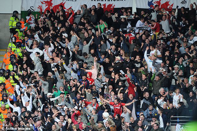 Who has the better fans?⚔️😤

❤️ Cardiff City 
🔁 Swansea City 

#Swans #CCFC