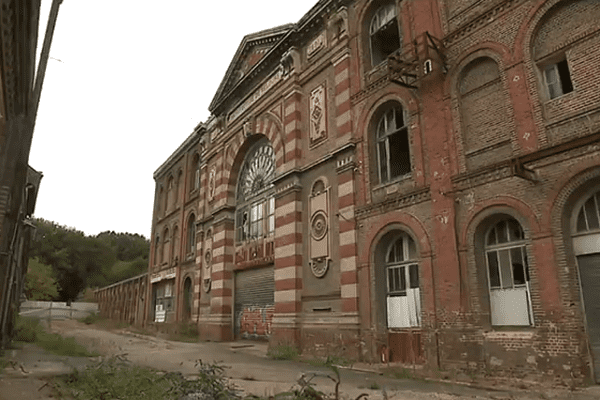 20 ans que le site Cosserat périclite, aux mains d'un propriétaire privé, alors même que la mairie aurait pu préempter ce site. ACLT s'abstient sur cette autorisation de programme.