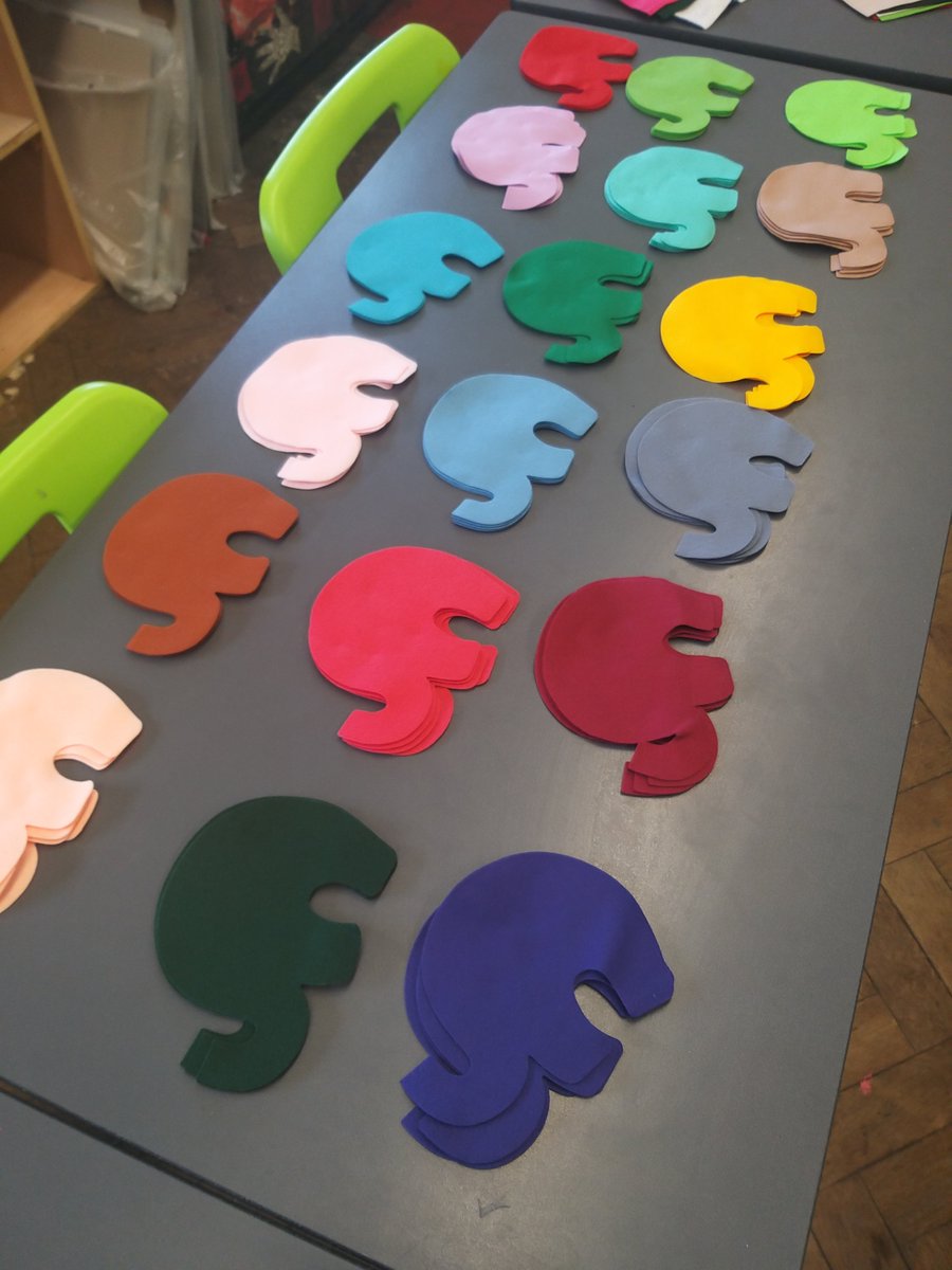 FlintHighArt's tweet photo. Clwb Celf all ready to go! @flinthigh https://t.co/BUhotQFqzC