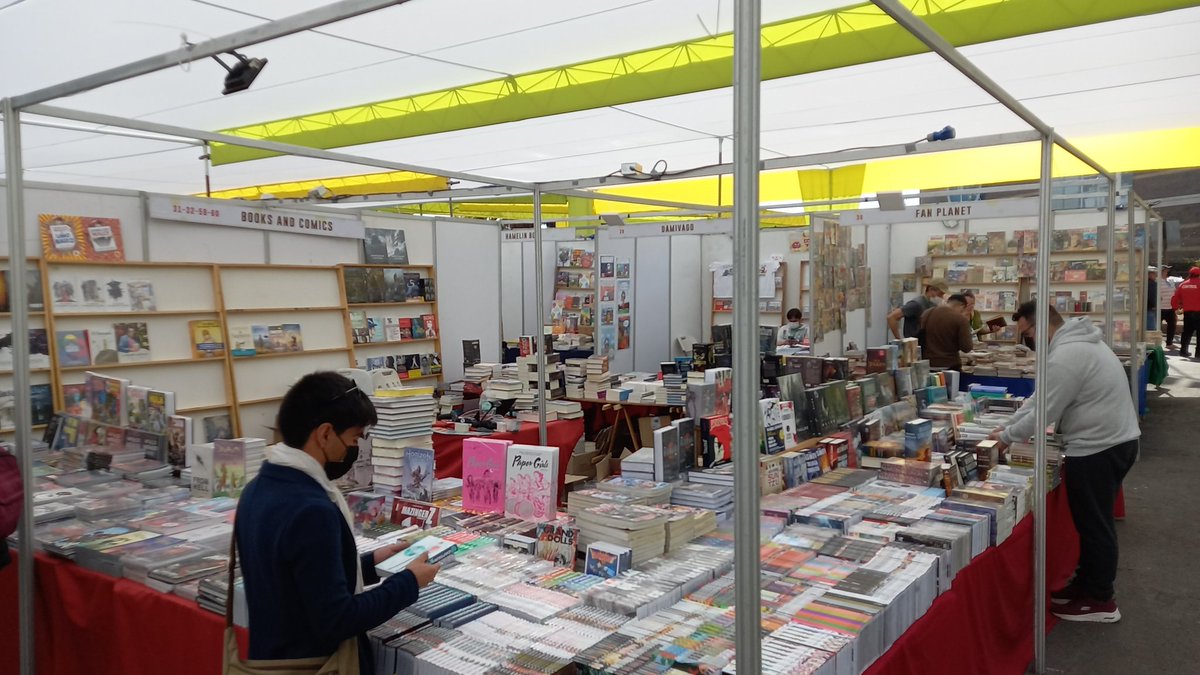 👏 Ya abrimos las puertas de #Filzic2022 📚🌱 en el #sitiocero. 

Este jueves 23 a las 18:00 horas participa del conversatorio con <a href="/ZuritaRa/">Raúl Zurita</a> y a las 19:00 horas de la ceremonia inaugural en el #EscenarioCentral. 

Más información en filzic.cl
#TodosHacemosFilzic