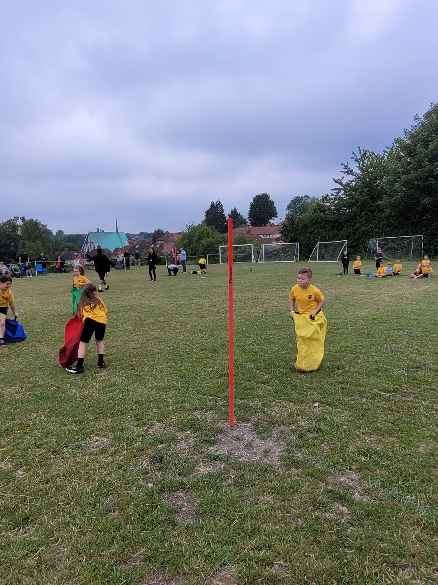 amberEPS's tweet photo. Having a go at sack race! @PE_EPS1 @PrimaryElaine https://t.co/ra1km8MkX1
