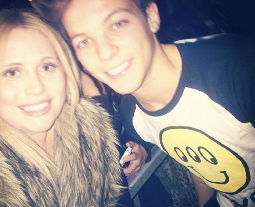 OT5Dailyss's tweet photo. Unseen of Louis Tomlinson with a fan years ago! Thanks for helping us reach 500 followers! https://t.co/KyodeKvjRf