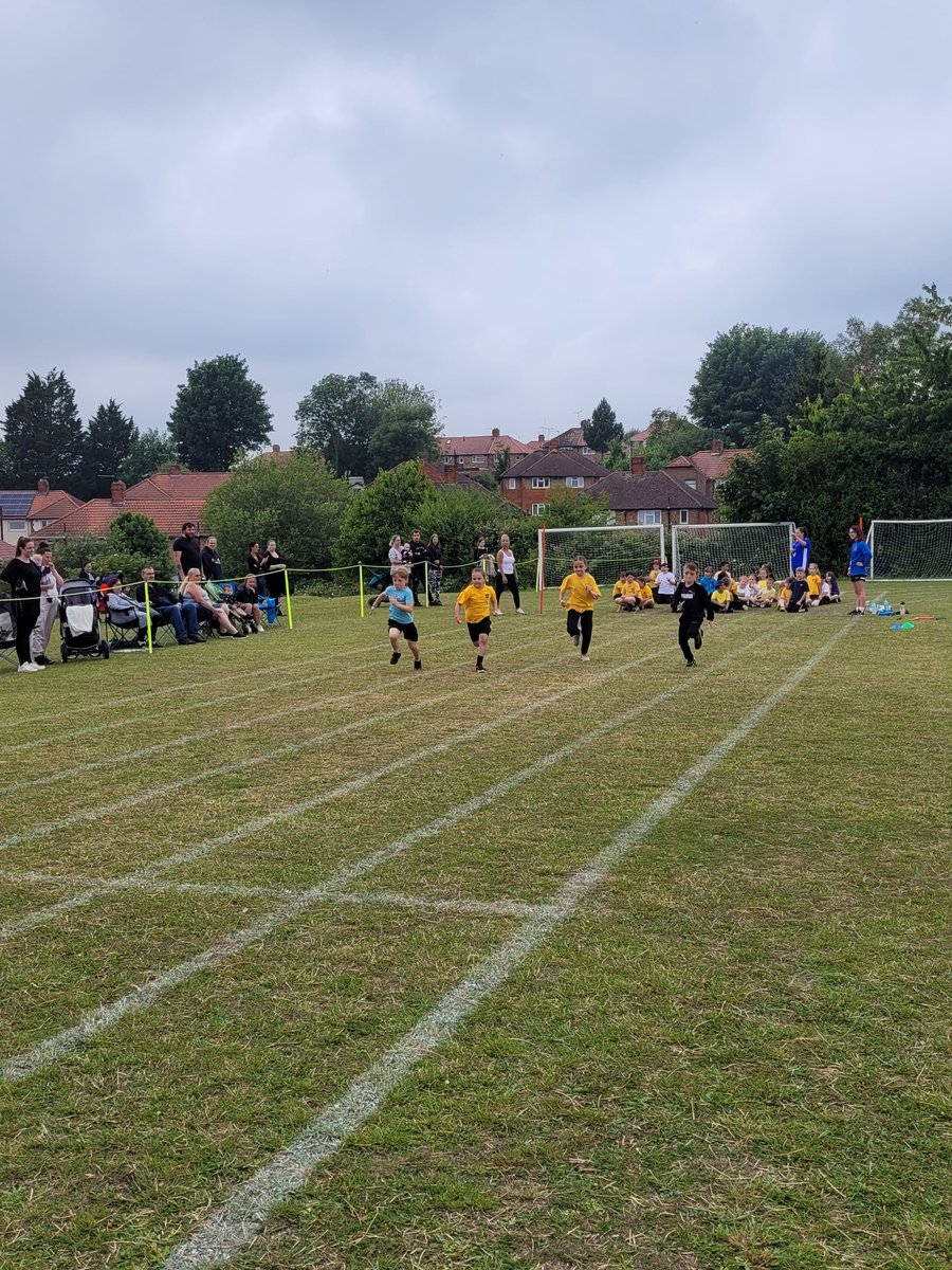Relay race <a href="/PE_EPS1/">PE at Elaine Primary School</a> <a href="/PrimaryElaine/">Elaine Primary</a>