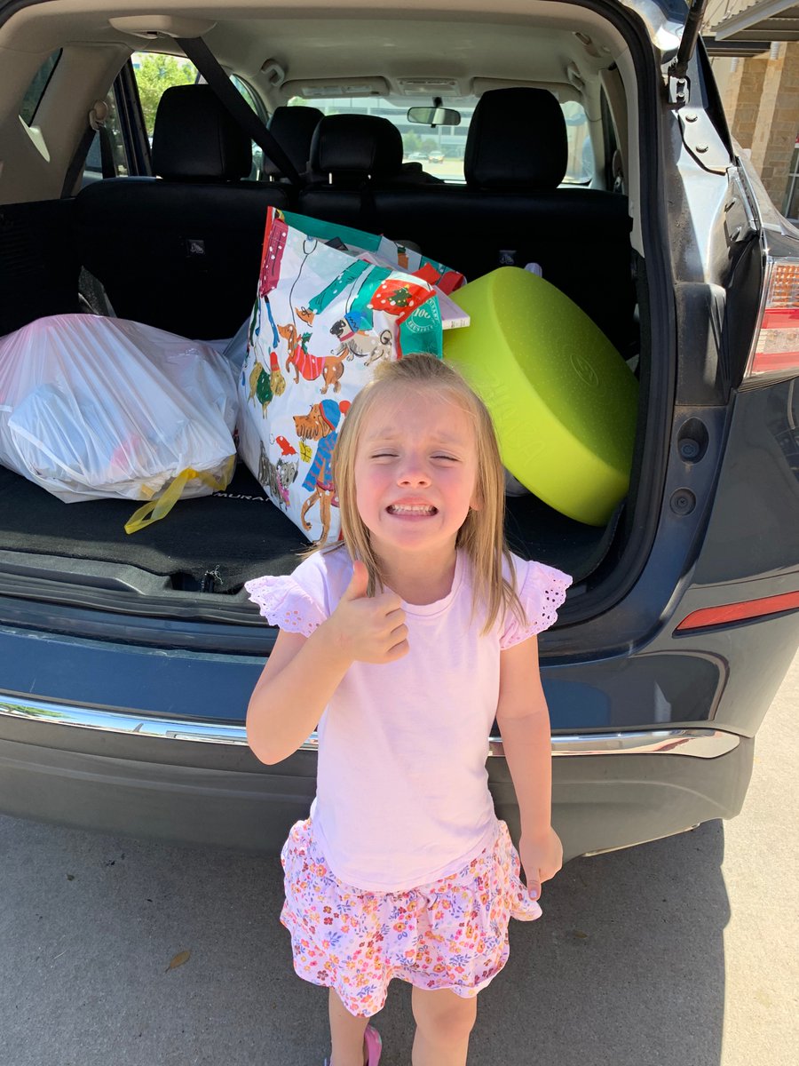 Project Summer Clean Out happening and donating today #actofkindness #TWESummerSelfieBingo <a href="/TWEHowl/">Tom Wilson Elementary</a> #twehowl
