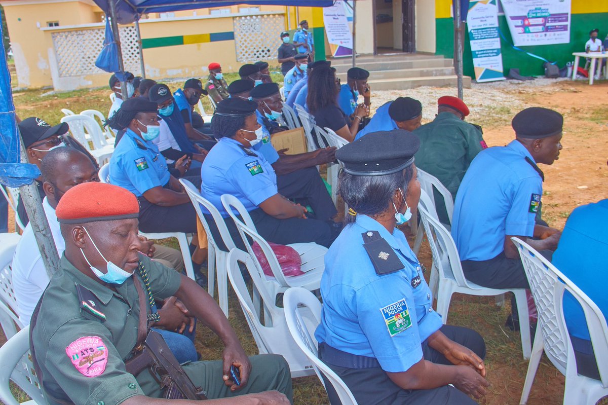 KDSG_KIF's tweet photo. together toward the peace and security of Kakura Village. (7/7)
#KashimIbrahimFellowship #KIF #KDSG #LeavingNoOneBehind #CSWII #KadunaStateGovernment https://t.co/FpteKYubjz