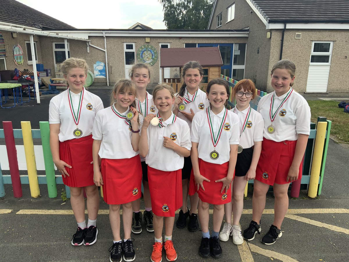 Ysgllanbrynmair's tweet photo. Da iawn i ferched Bl6 am ddod yn 2ail yng nghystadleuaeth Plât Pêl rhwyd @UrddMaldwyn heddiw.🏴🥈Gwych merched.🌟 Well done to Yr6 girls for coming 2nd in the sheild competition today. A great netball tournament. #Mentrus #Hyderus #2ail #PêlRhwyd #Urdd2022 https://t.co/3IedLjPnKn