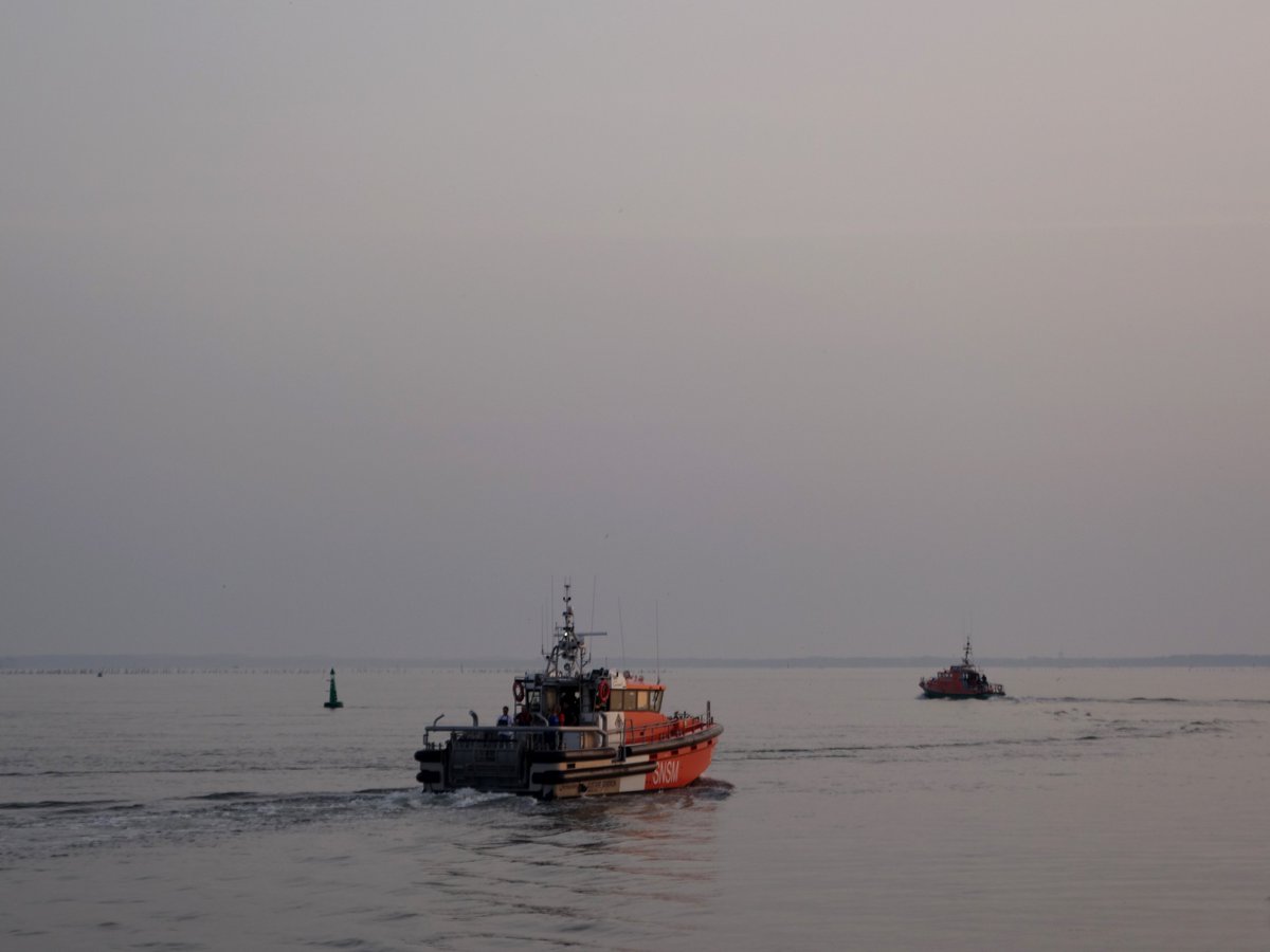 SauveteursenMer's tweet photo. Retour en images sur l'arrivée du 1er navire de la nouvelle flotte #SNSM à la station de #sauvetage des #SauveteursenMer de l'Herbaudière le 17 juin 🔙 Il s'agit du navire de sauvetage hauturier NSH1 SNS 17-01 "Gustave Gendron - Simone Anita" ⚓️ https://t.co/LSPqABmFHe https://t.co/L24hYtdepO