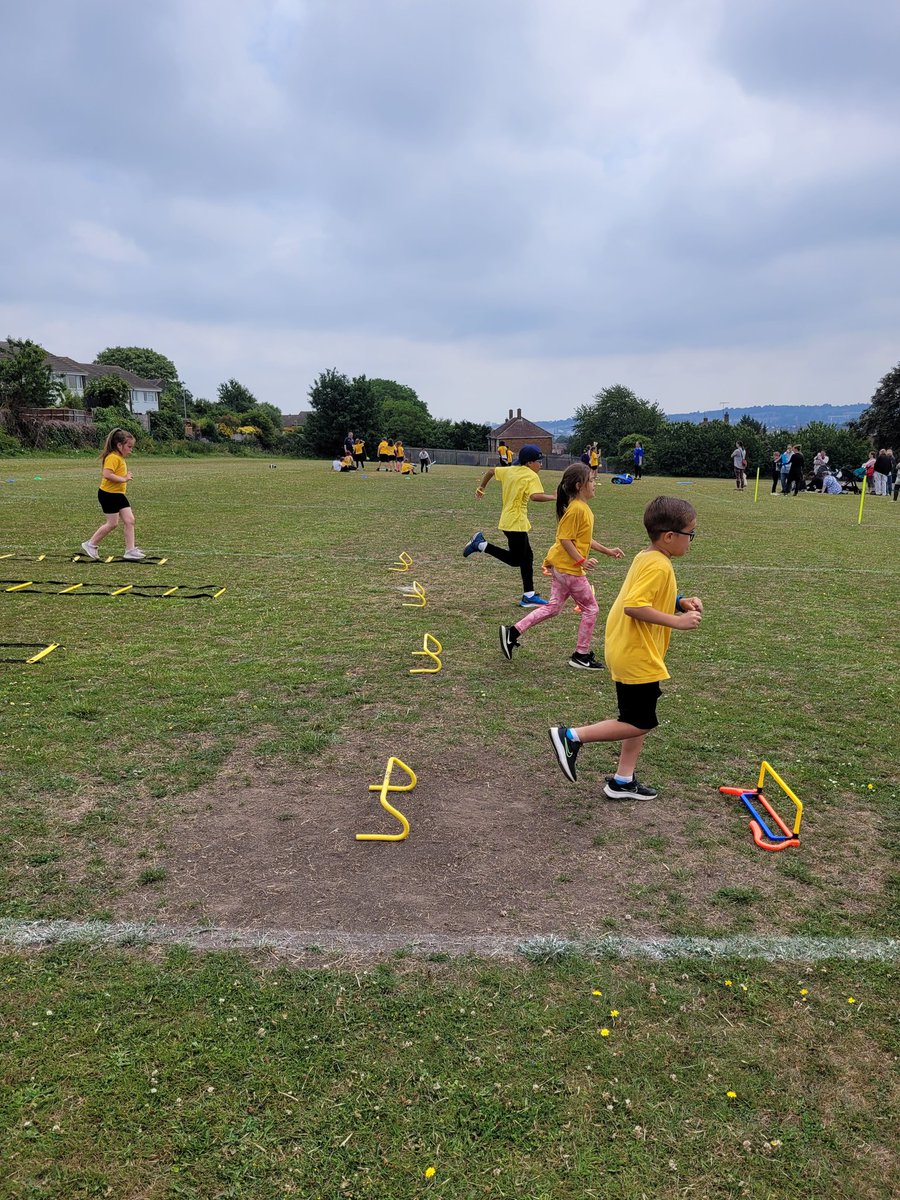 amberEPS's tweet photo. Last race of the day was the obstacle course @PE_EPS1 @PrimaryElaine https://t.co/fNdpej1Uxq