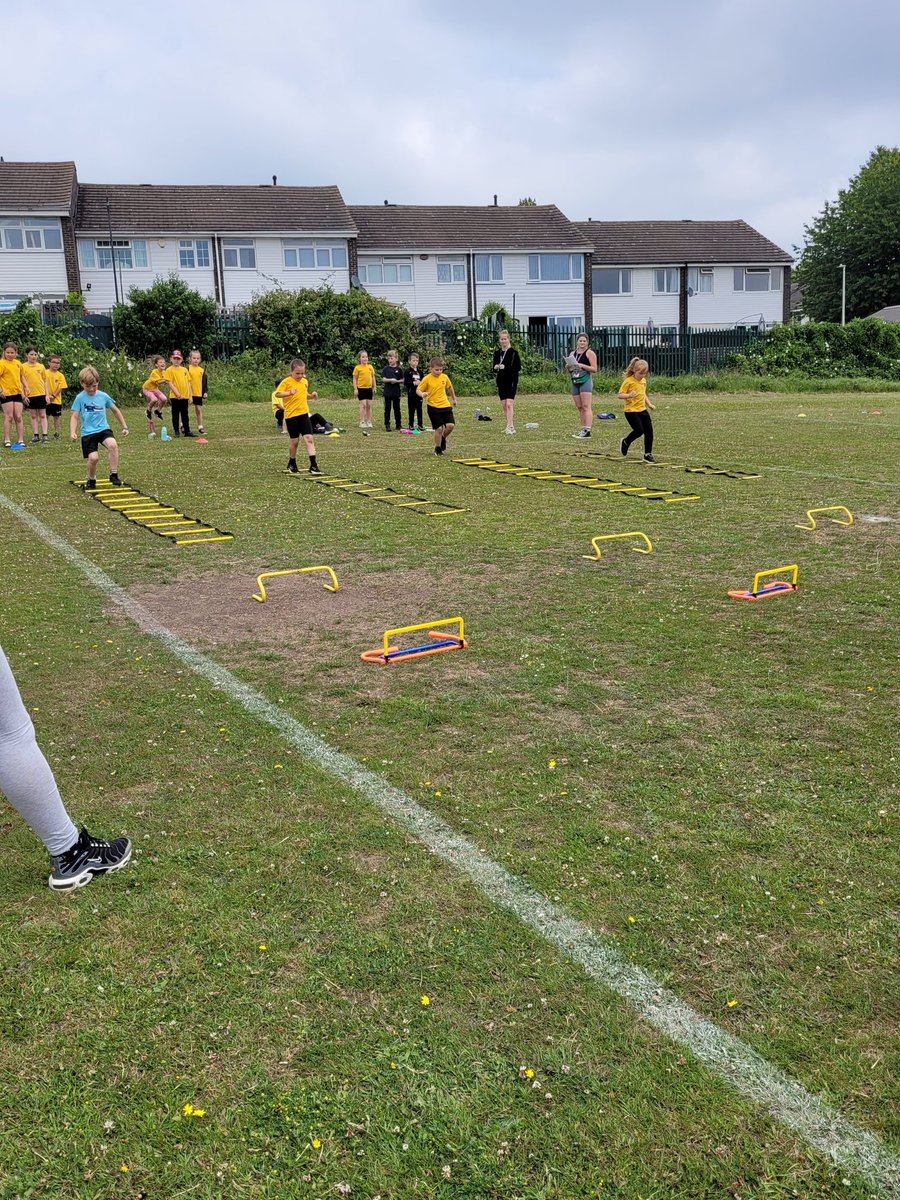 amberEPS's tweet photo. Last race of the day was the obstacle course @PE_EPS1 @PrimaryElaine https://t.co/fNdpej1Uxq