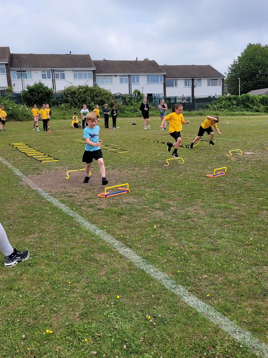 amberEPS's tweet photo. Last race of the day was the obstacle course @PE_EPS1 @PrimaryElaine https://t.co/fNdpej1Uxq