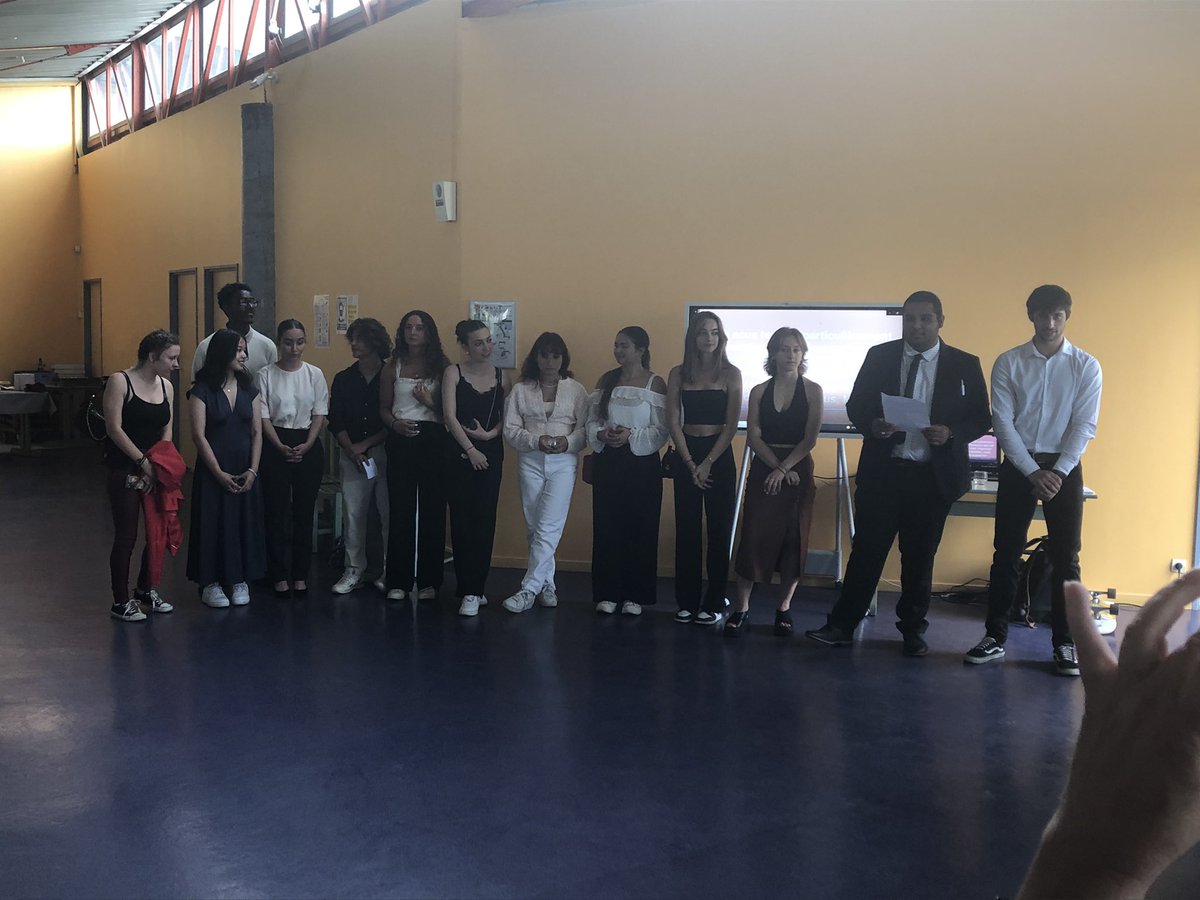 Remerciements des élèves à leurs professeurs <a href="/JouvetLycee/">Lycée Louis Jouvet</a> ! Merci à Mme Chiama M.Guilleray Mme Robini  M.Roussel et M.Fernandez !!#Erasmus