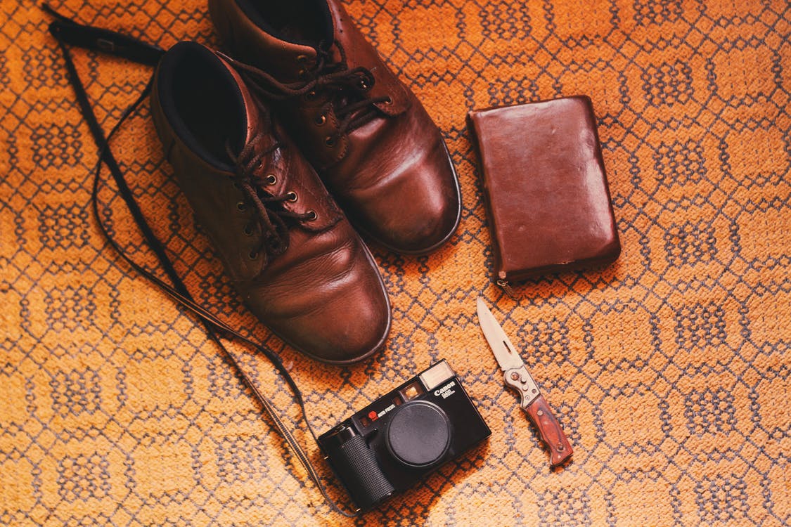 A well-polished pair of shoes👞 gives a fantastic first impression. Shoe polish, on the other hand, leaves an oily/waxy stain as well as a dye stain.

Learn how to get shoe polish stains out of your clothes: thespruce.com/remove-shoe-po… 

#Shoe #Polish