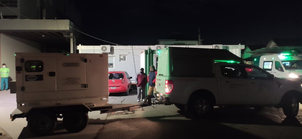 EmergenciasB's tweet photo. 👉El #SIES XI colaboro anoche  con el Hospital Lucio Melendez de #Adrogue. 🏥

⚡Se activó un grupo electrógeno portátil para hacer frente al corte de energía eléctrica que afectó la zona.

@SaludBAP 
@HospitalesBAP https://t.co/hxAzZngmw7