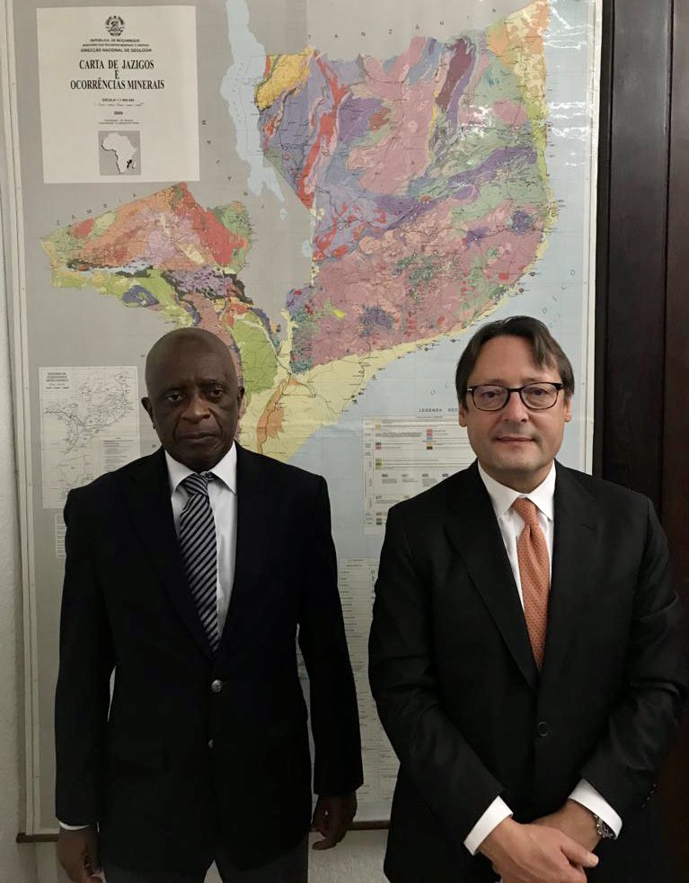 izzo_d's tweet photo. Avec @DGTresor @AFD_France, entretien avec Carlos Zacarias, Ministre des Mines et Énergies du #Mozambique : la🇫🇷 est un partenaire historique du 🇲🇿 dans le secteur des #EnR au travers de plusieurs projets d’investissements dans le photovoltaïque, l’hydraulique ou le gaz 👏🏻 https://t.co/tay9Mzs219