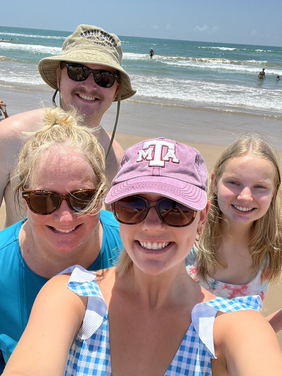 Beach Selfie! #MKBFam <a href="/MKBMavs/">Mockingbird Elem</a>
