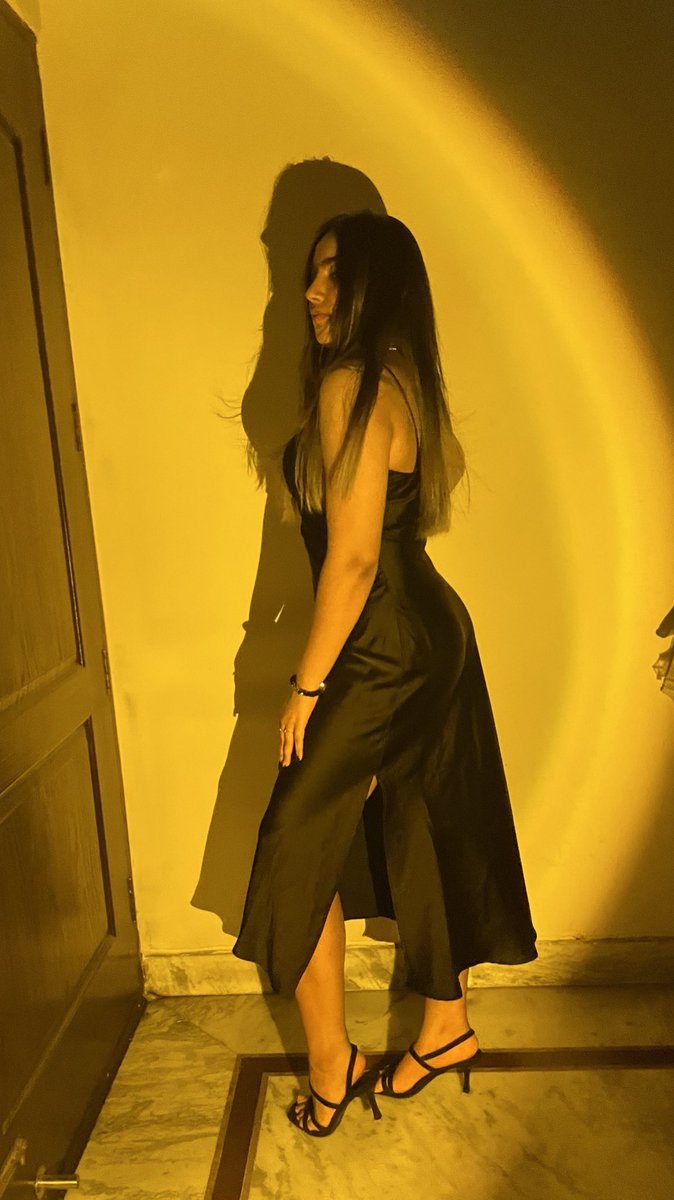 SimpforPizza's tweet photo. Because I love this dress https://t.co/zBBaYjVh3d