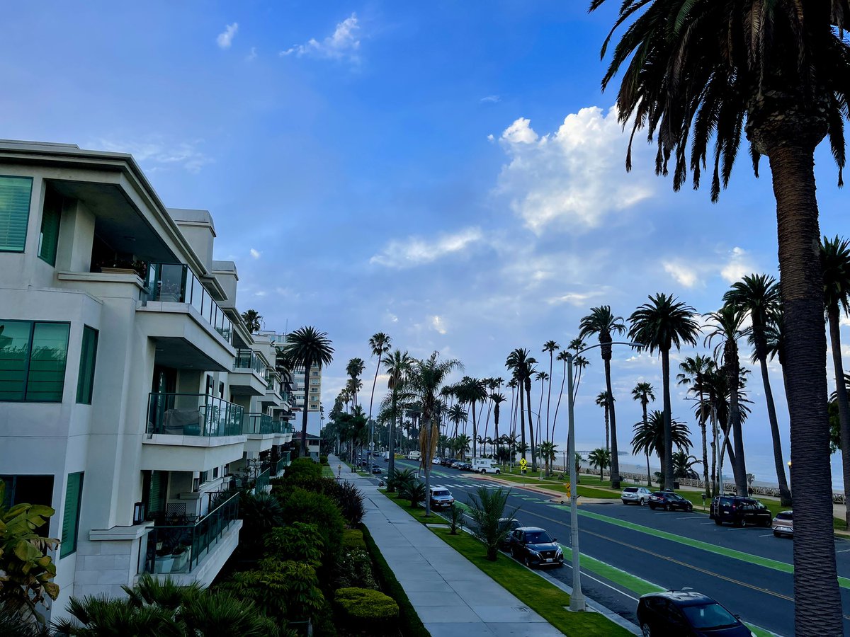 OurSantaMonica's tweet photo. Santa Monica #Weather:
Yesterday
Today
🌴🎡🏄🏾♀️🏳️🌈
#California #LAWeather #LARain #ActualWeather https://t.co/IDKrRdNcCB