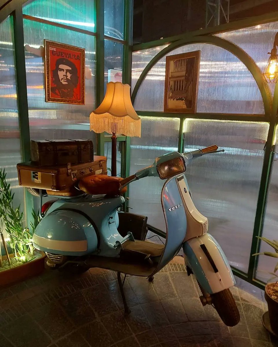 tafreego's tweet photo. An eclectic vintage cafe with vibrancy of Cuba in it's heyday. A time for extravagance! 😋
📍Coco Cubano
#LahoreGuide #YourGuide
#lahore #pakistan #food #restaurant #cafe #aesthetic #cuba https://t.co/2aedPeANeP